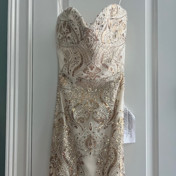 Dress the Population - Picture 1 of 4